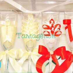 Бокалы на первый стол молодоженам / белые ленты